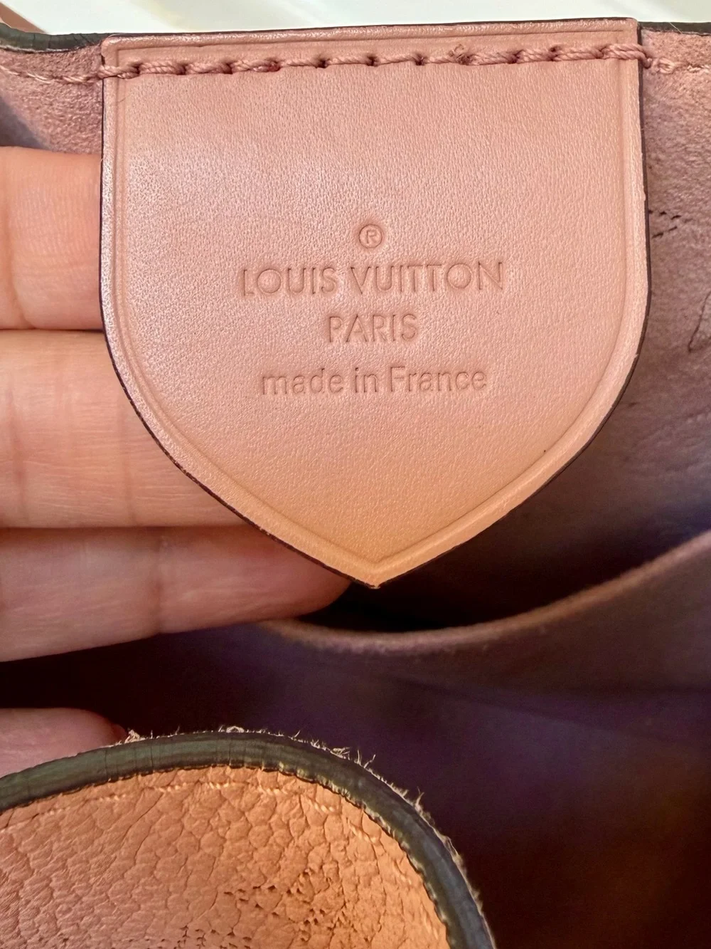 Louis Vuitton Mahina Girolatta Magnolia Handbag Pink